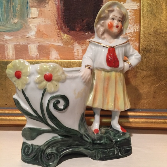 Vintage planter with little girl - Picture 6 of 7